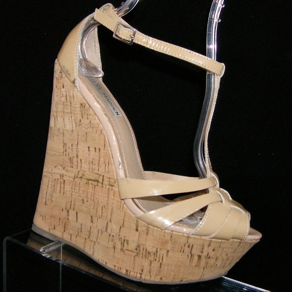 Steve Madden Shoes - Steve Madden Capeesh t-strap cork wedges 7.5M
